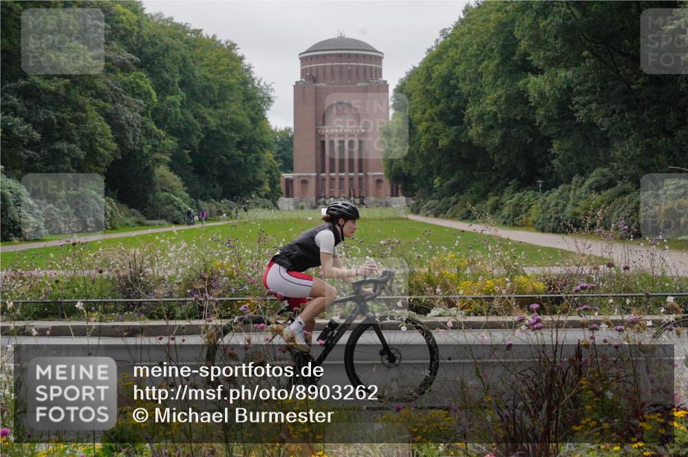 14.09.2025 - Stadtparktriathlon Michael Burmester http://msf.ph/oto/8903262 14.09.2025 10:21:15 Radfahren 524, 566, 648 meine-sportfotos.de