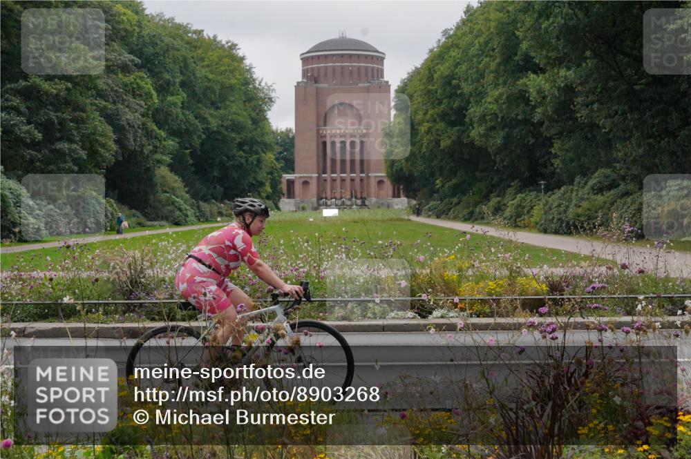14.09.2025 - Stadtparktriathlon Michael Burmester http://msf.ph/oto/8903268 14.09.2025 10:21:41 Radfahren 528, 531, 562, 570, 657, 691 meine-sportfotos.de
