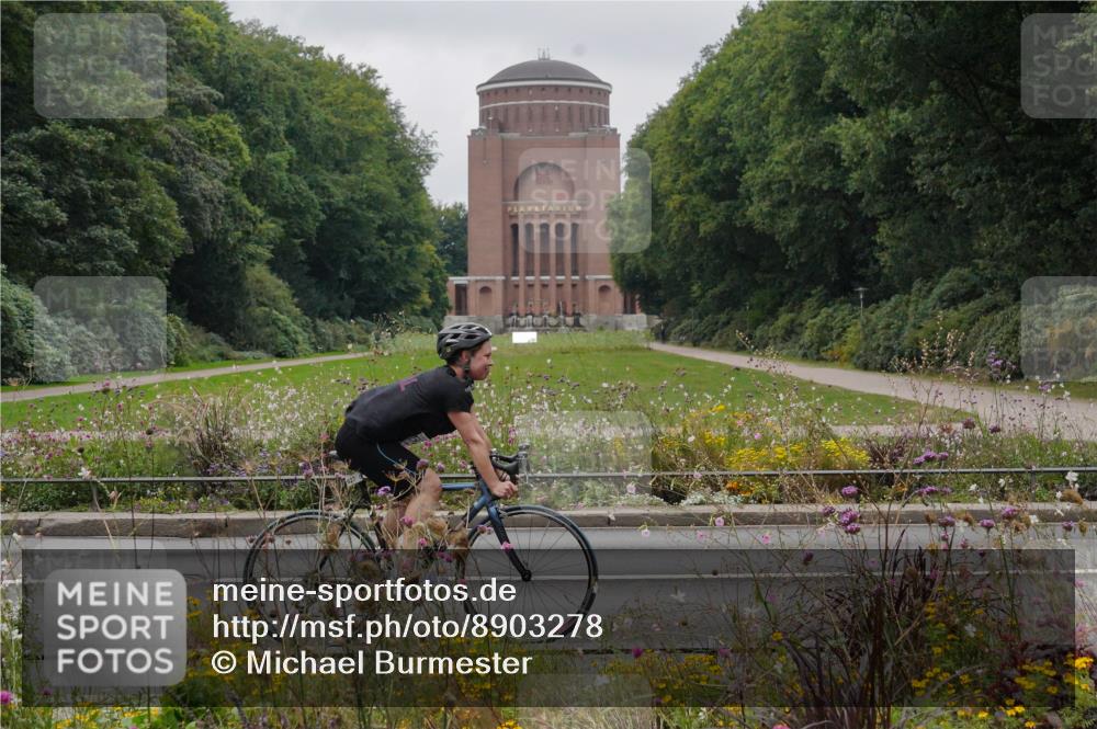 14.09.2025 - Stadtparktriathlon Michael Burmester http://msf.ph/oto/8903278 14.09.2025 10:22:06 Radfahren 521, 522, 527, 645, 699, 717 meine-sportfotos.de