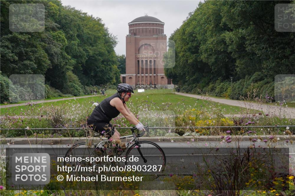 14.09.2025 - Stadtparktriathlon Michael Burmester http://msf.ph/oto/8903287 14.09.2025 10:22:27 Radfahren 546, 700, 704, 708 meine-sportfotos.de