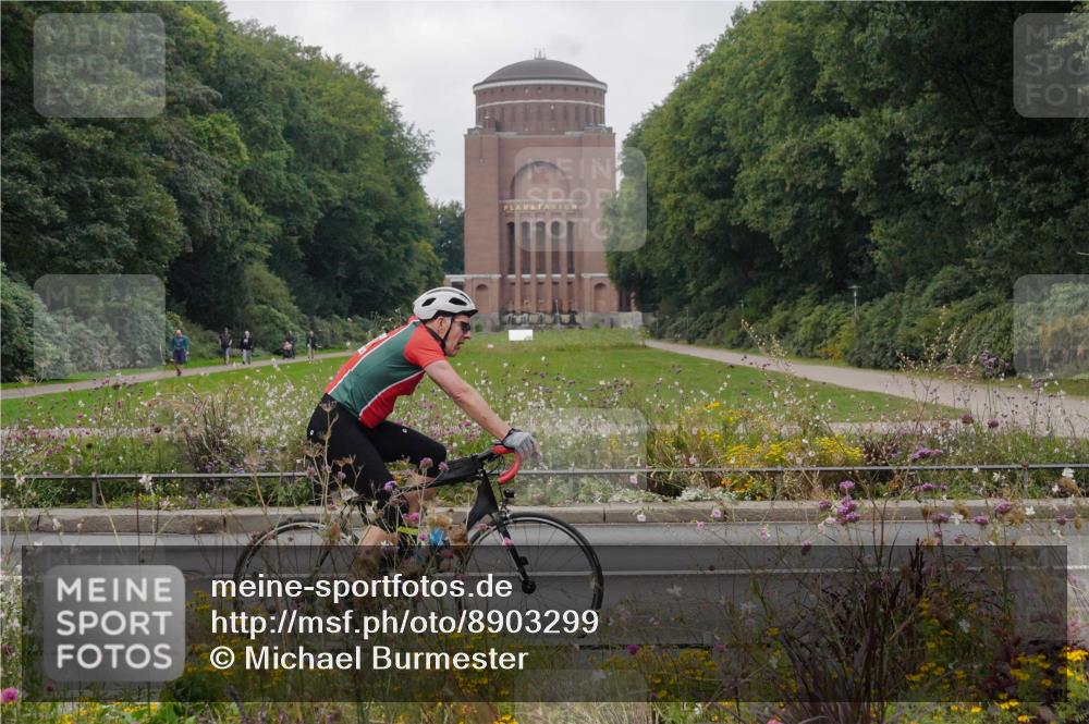 14.09.2025 - Stadtparktriathlon Michael Burmester http://msf.ph/oto/8903299 14.09.2025 10:23:03 Radfahren 556, 604, 650, 654 meine-sportfotos.de