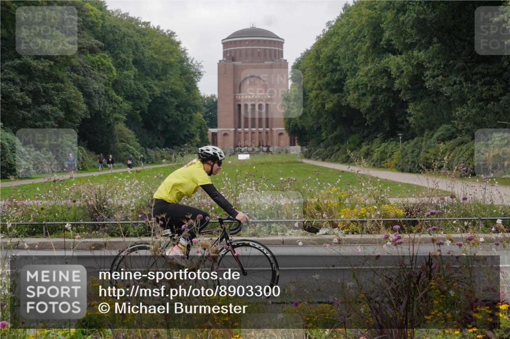 14.09.2025 - Stadtparktriathlon Michael Burmester http://msf.ph/oto/8903300 14.09.2025 10:23:06 Radfahren 556, 604, 650, 654 meine-sportfotos.de