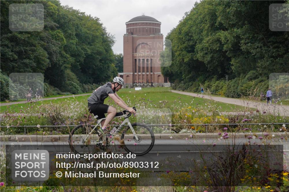14.09.2025 - Stadtparktriathlon Michael Burmester http://msf.ph/oto/8903312 14.09.2025 10:23:37 Radfahren 545, 555, 587, 595, 608, 618, 624, 698, 706 meine-sportfotos.de