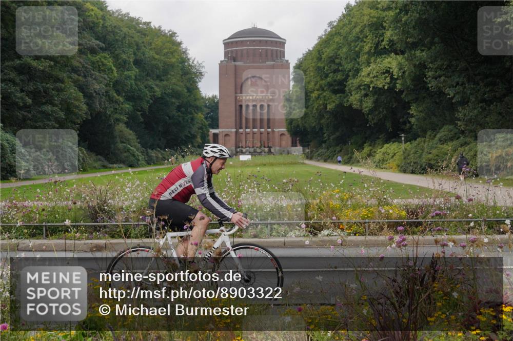 14.09.2025 - Stadtparktriathlon Michael Burmester http://msf.ph/oto/8903322 14.09.2025 10:24:28 Radfahren 550, 558, 585, 614, 678 meine-sportfotos.de