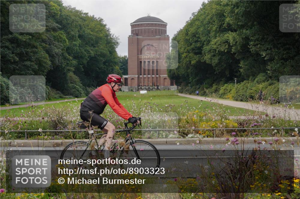 14.09.2025 - Stadtparktriathlon Michael Burmester http://msf.ph/oto/8903323 14.09.2025 10:24:30 Radfahren 550, 558, 614, 681 meine-sportfotos.de