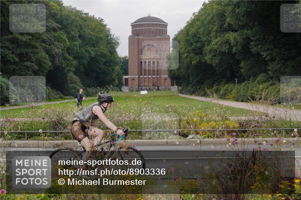 14.09.2025 - Stadtparktriathlon Michael Burmester http://msf.ph/oto/8903336 14.09.2025 10:25:01 Radfahren 519, 536, 668, 679 meine-sportfotos.de