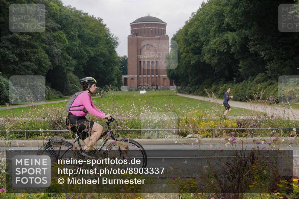 14.09.2025 - Stadtparktriathlon Michael Burmester http://msf.ph/oto/8903337 14.09.2025 10:25:04 Radfahren 519, 536, 679 meine-sportfotos.de