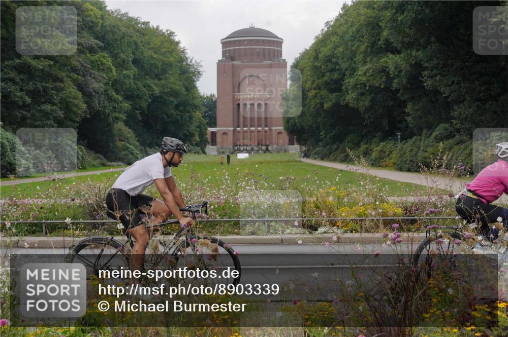 14.09.2025 - Stadtparktriathlon Michael Burmester http://msf.ph/oto/8903339 14.09.2025 10:25:17 Radfahren 571, 576, 660, 671 meine-sportfotos.de