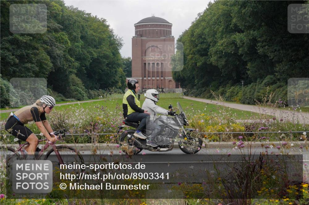 14.09.2025 - Stadtparktriathlon Michael Burmester http://msf.ph/oto/8903341 14.09.2025 10:25:19 Radfahren 571, 576, 630, 660, 671 meine-sportfotos.de