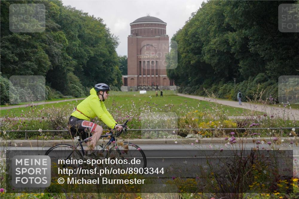 14.09.2025 - Stadtparktriathlon Michael Burmester http://msf.ph/oto/8903344 14.09.2025 10:25:37 Radfahren 567, 627 meine-sportfotos.de