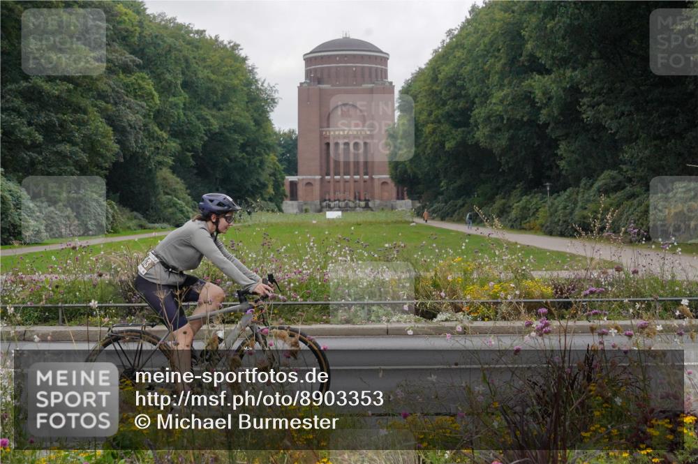 14.09.2025 - Stadtparktriathlon Michael Burmester http://msf.ph/oto/8903353 14.09.2025 10:26:06 Radfahren 513, 523, 542, 616, 629, 638, 676 meine-sportfotos.de
