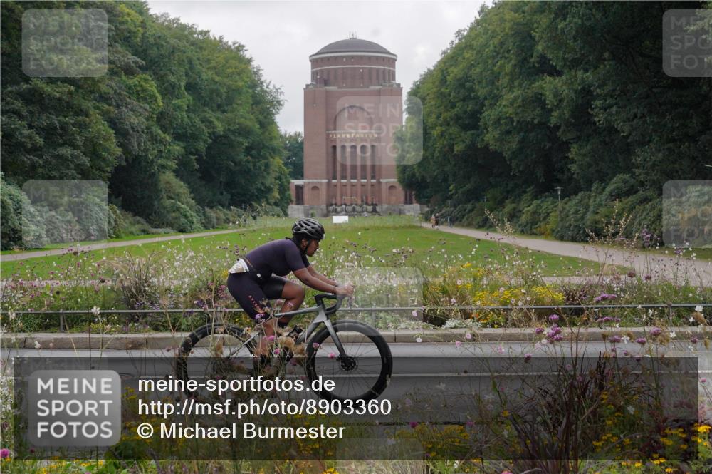 14.09.2025 - Stadtparktriathlon Michael Burmester http://msf.ph/oto/8903360 14.09.2025 10:26:36 Radfahren 561, 588, 641, 664, 665, 692 meine-sportfotos.de
