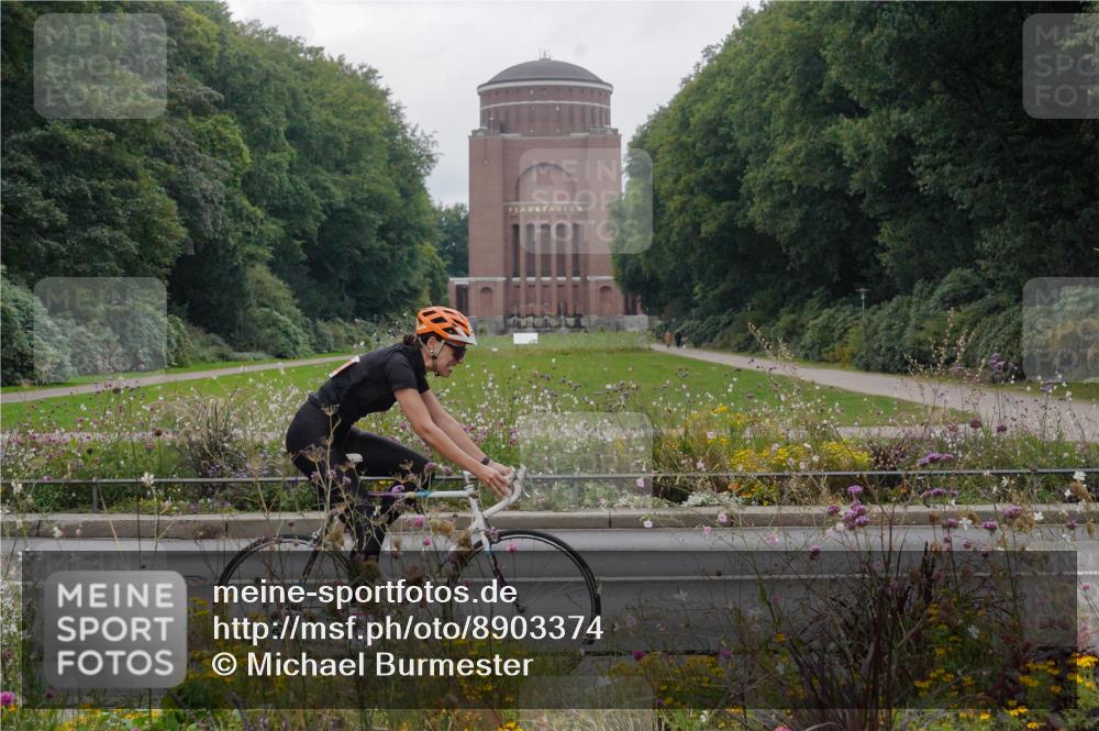 14.09.2025 - Stadtparktriathlon Michael Burmester http://msf.ph/oto/8903374 14.09.2025 10:27:14 Radfahren 530, 535, 583, 686, 693 meine-sportfotos.de