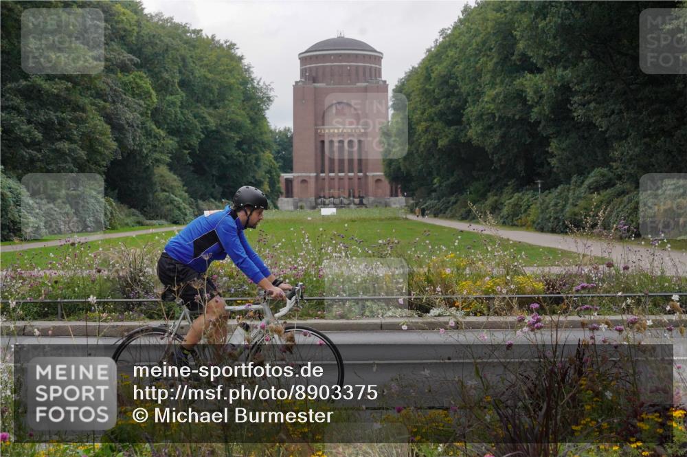 14.09.2025 - Stadtparktriathlon Michael Burmester http://msf.ph/oto/8903375 14.09.2025 10:27:15 Radfahren 530, 535, 583, 686, 693 meine-sportfotos.de