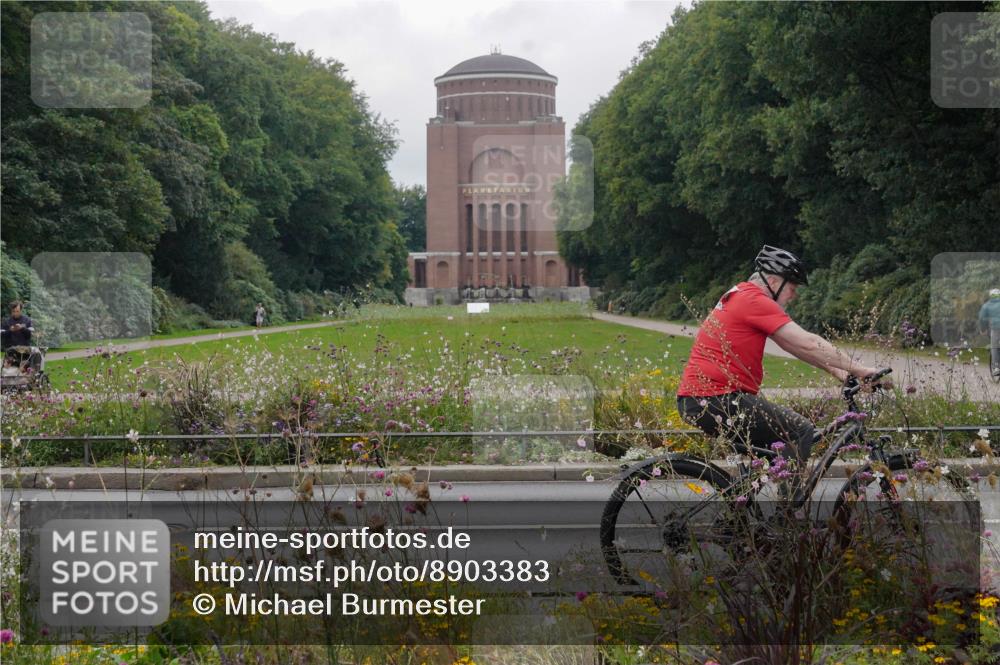 14.09.2025 - Stadtparktriathlon Michael Burmester http://msf.ph/oto/8903383 14.09.2025 10:27:48 Radfahren 518, 598 meine-sportfotos.de