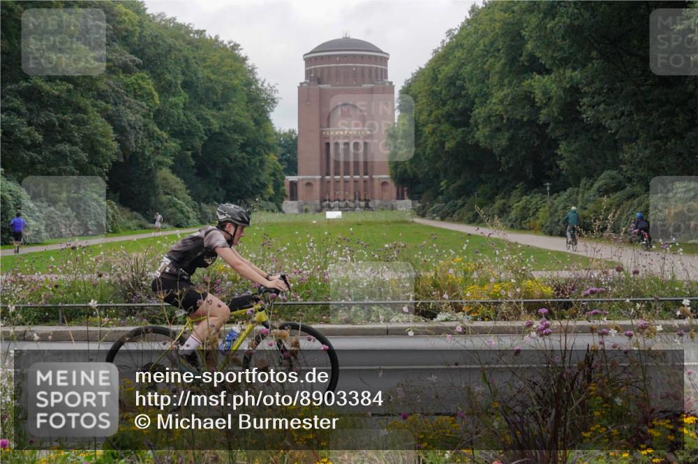 14.09.2025 - Stadtparktriathlon Michael Burmester http://msf.ph/oto/8903384 14.09.2025 10:27:52 Radfahren 518, 598 meine-sportfotos.de