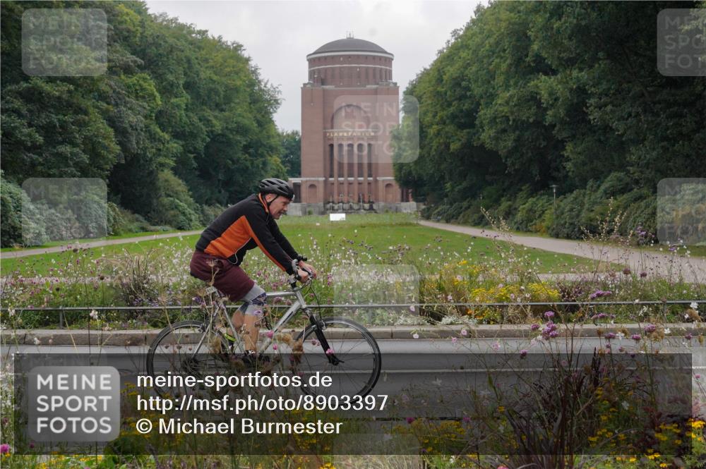 14.09.2025 - Stadtparktriathlon Michael Burmester http://msf.ph/oto/8903397 14.09.2025 10:28:53 Radfahren 611, 619, 632, 694, 720, 721 meine-sportfotos.de