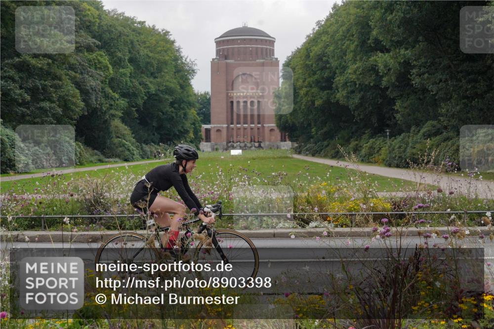 14.09.2025 - Stadtparktriathlon Michael Burmester http://msf.ph/oto/8903398 14.09.2025 10:28:58 Radfahren 581, 611, 632, 694, 702, 721 meine-sportfotos.de