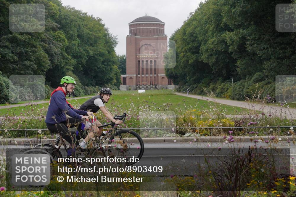 14.09.2025 - Stadtparktriathlon Michael Burmester http://msf.ph/oto/8903409 14.09.2025 10:29:37 Radfahren 566, 582, 648, 691 meine-sportfotos.de