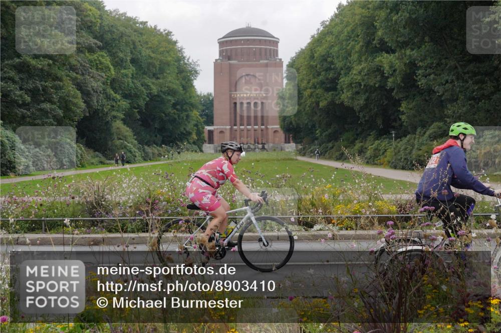 14.09.2025 - Stadtparktriathlon Michael Burmester http://msf.ph/oto/8903410 14.09.2025 10:29:37 Radfahren 566, 582, 648, 691 meine-sportfotos.de