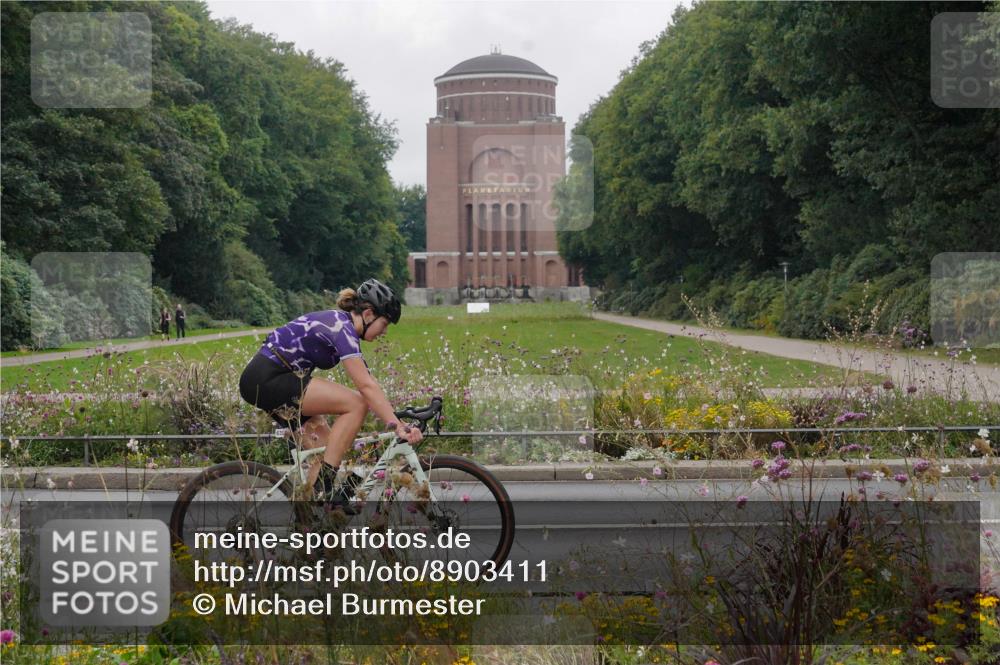 14.09.2025 - Stadtparktriathlon Michael Burmester http://msf.ph/oto/8903411 14.09.2025 10:29:49 Radfahren 562, 602, 639, 682 meine-sportfotos.de