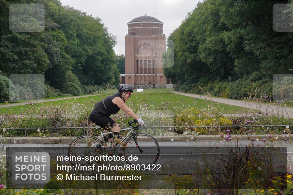 14.09.2025 - Stadtparktriathlon Michael Burmester http://msf.ph/oto/8903422 14.09.2025 10:30:32 Radfahren 586, 596, 620, 642, 645, 697, 699, 700 meine-sportfotos.de