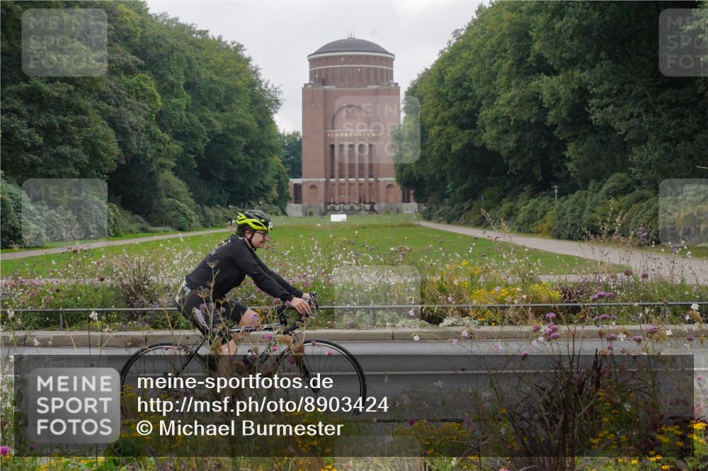 14.09.2025 - Stadtparktriathlon Michael Burmester http://msf.ph/oto/8903424 14.09.2025 10:30:35 Radfahren 596, 620, 642, 645, 697, 700 meine-sportfotos.de