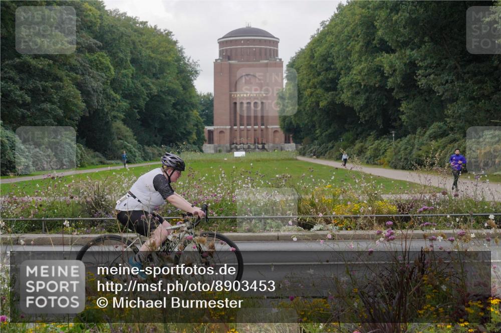 14.09.2025 - Stadtparktriathlon Michael Burmester http://msf.ph/oto/8903453 14.09.2025 10:32:24 Radfahren 708 meine-sportfotos.de
