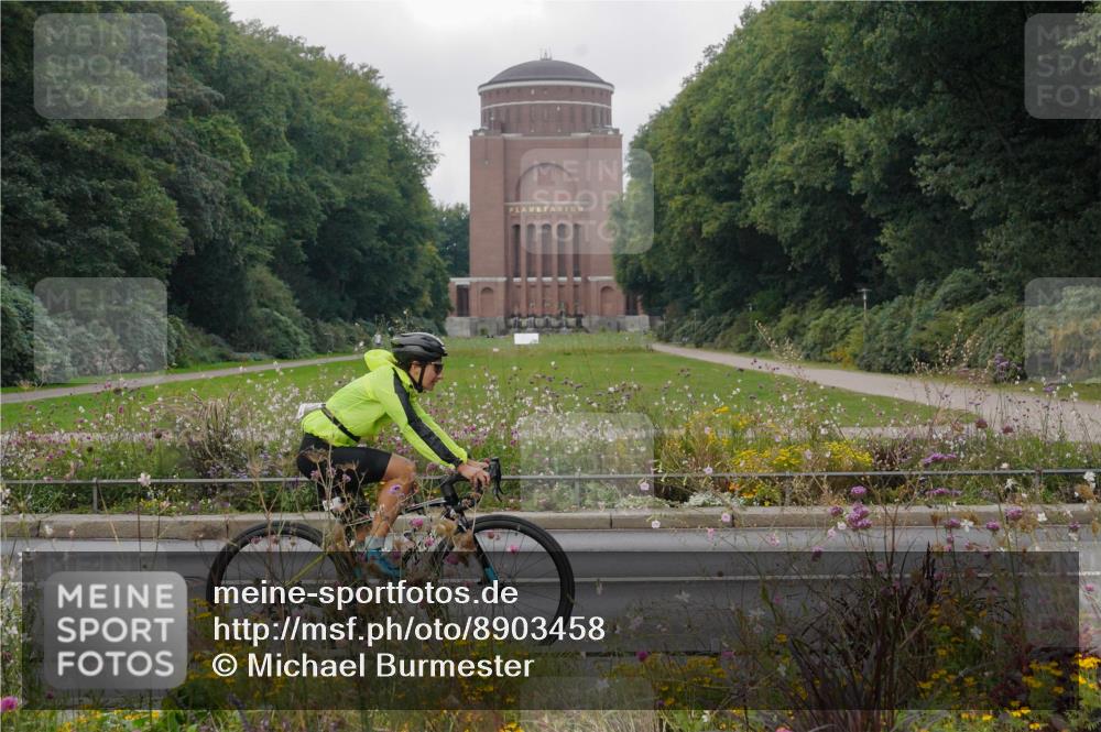 14.09.2025 - Stadtparktriathlon Michael Burmester http://msf.ph/oto/8903458 14.09.2025 10:33:07 Radfahren 621, 681, 683 meine-sportfotos.de