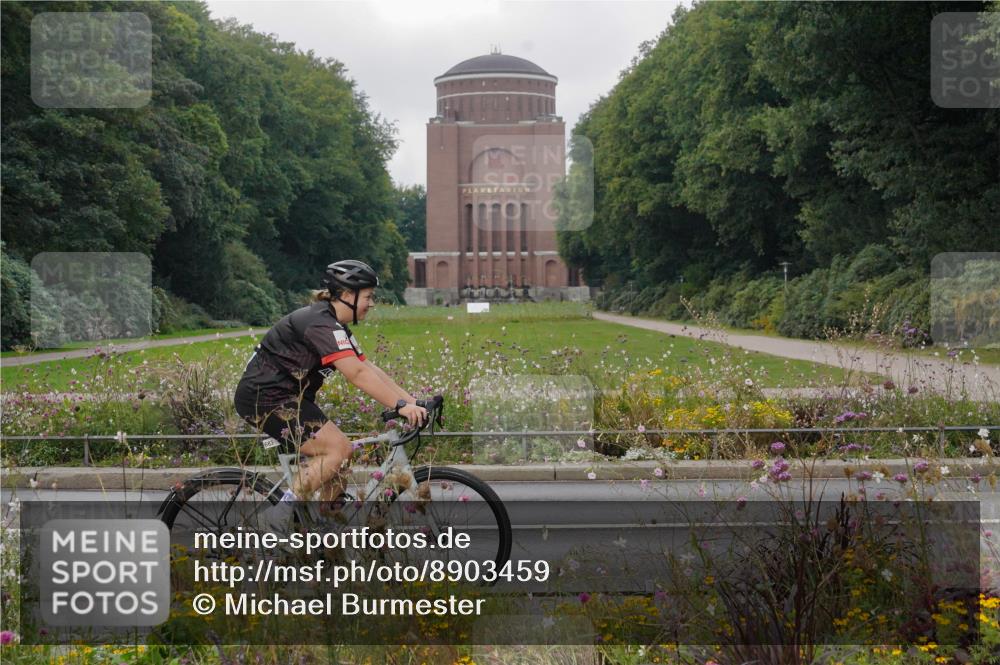 14.09.2025 - Stadtparktriathlon Michael Burmester http://msf.ph/oto/8903459 14.09.2025 10:33:08 Radfahren 621, 681, 683 meine-sportfotos.de