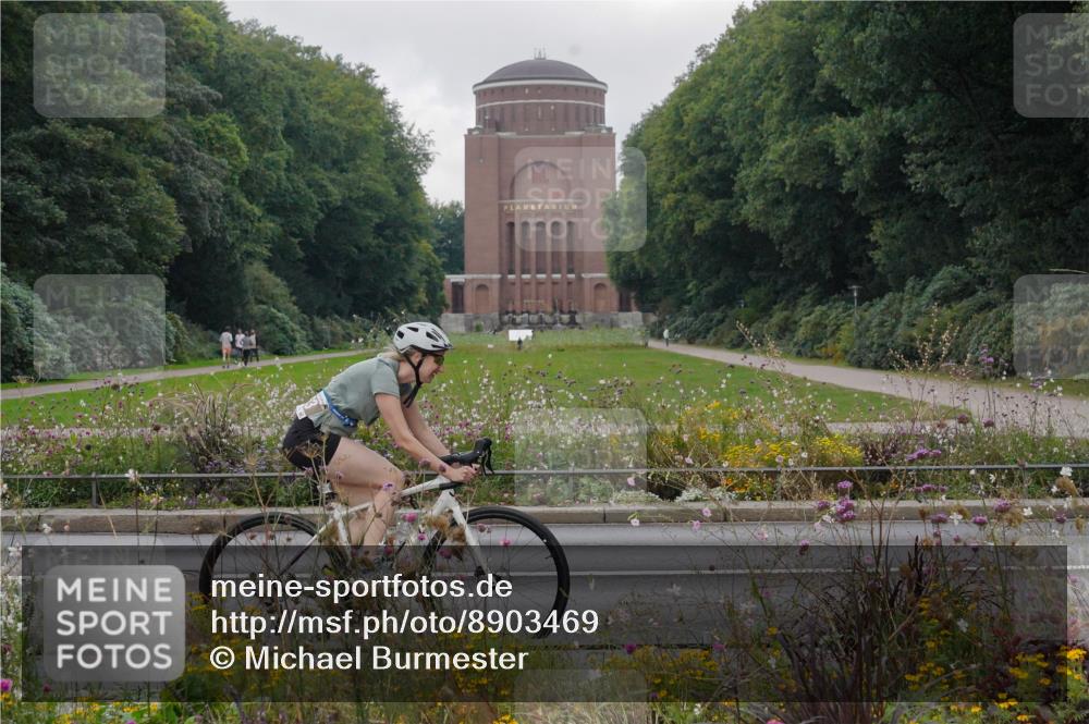 14.09.2025 - Stadtparktriathlon Michael Burmester http://msf.ph/oto/8903469 14.09.2025 10:34:00 Radfahren 557, 638, 663, 676 meine-sportfotos.de