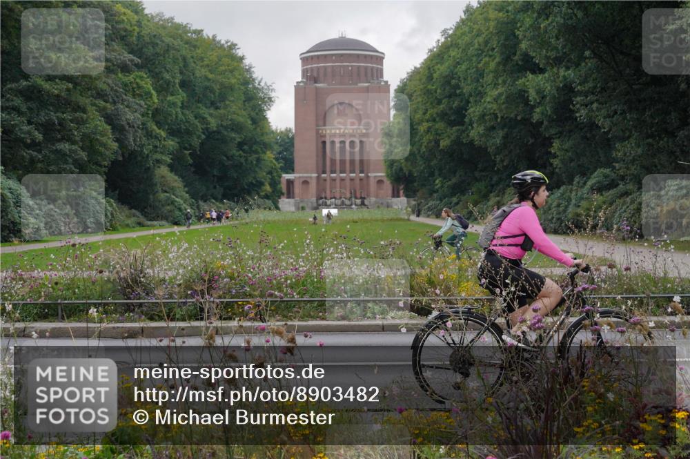 14.09.2025 - Stadtparktriathlon Michael Burmester http://msf.ph/oto/8903482 14.09.2025 10:35:16 Radfahren 536, 671, 679 meine-sportfotos.de