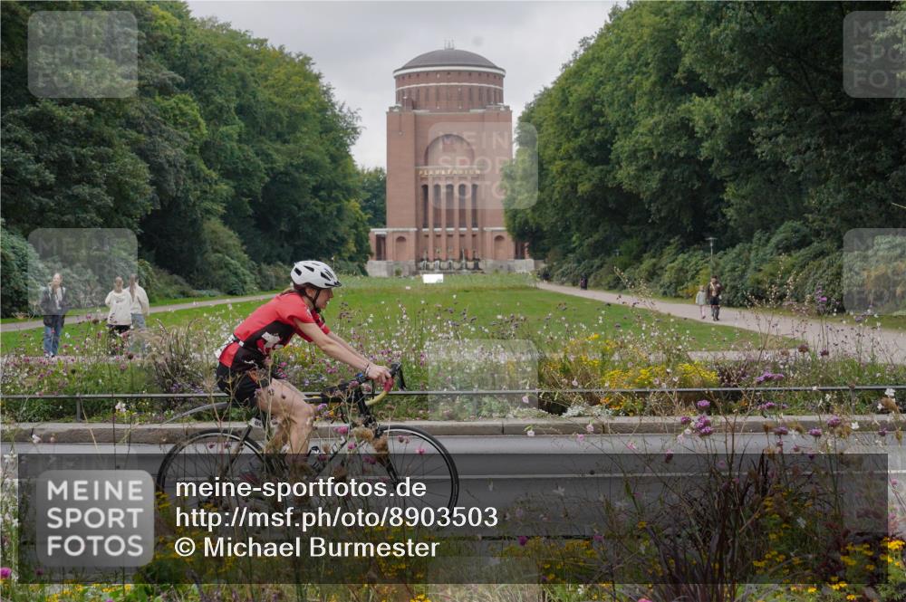 14.09.2025 - Stadtparktriathlon Michael Burmester http://msf.ph/oto/8903503 14.09.2025 10:36:38 Radfahren 558, 686, 717, 720, 817 meine-sportfotos.de