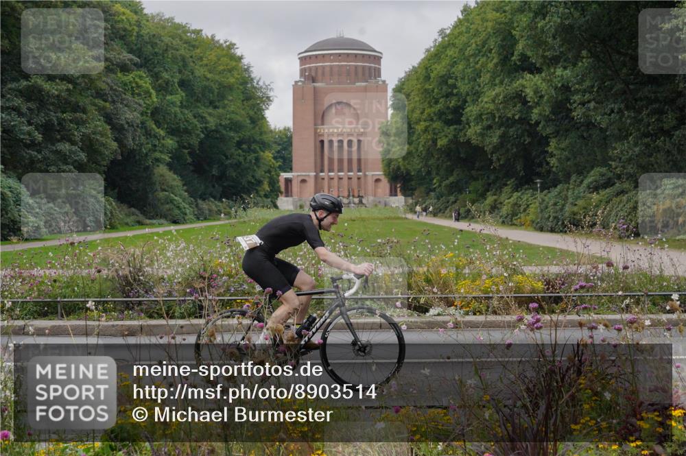 14.09.2025 - Stadtparktriathlon Michael Burmester http://msf.ph/oto/8903514 14.09.2025 10:37:08 Radfahren 518, 588, 667, 737, 785, 813 meine-sportfotos.de