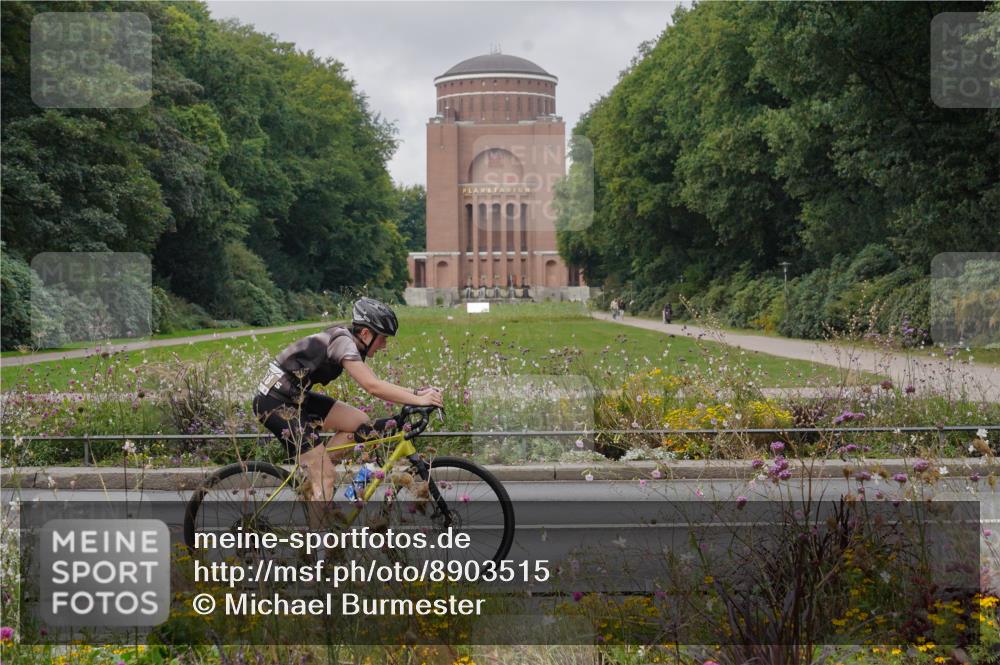 14.09.2025 - Stadtparktriathlon Michael Burmester http://msf.ph/oto/8903515 14.09.2025 10:37:10 Radfahren 518, 667, 737, 761, 785, 813 meine-sportfotos.de