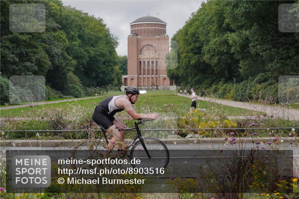 14.09.2025 - Stadtparktriathlon Michael Burmester http://msf.ph/oto/8903516 14.09.2025 10:37:15 Radfahren 518, 667, 691, 761, 785, 813 meine-sportfotos.de