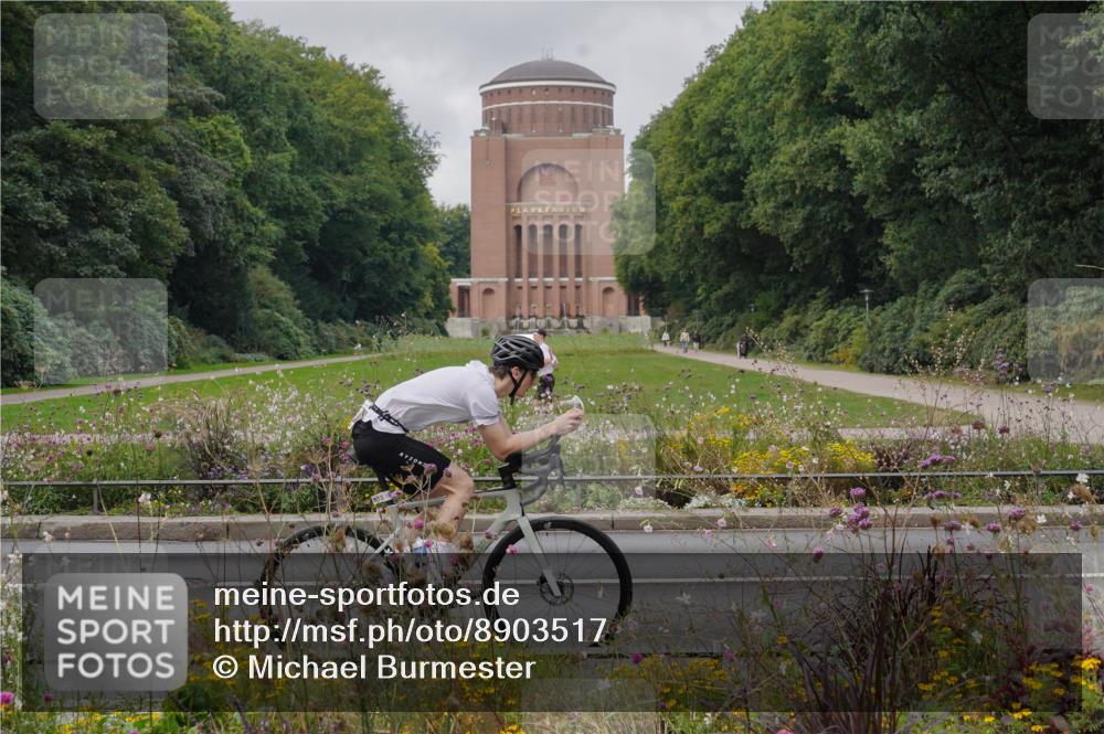 14.09.2025 - Stadtparktriathlon Michael Burmester http://msf.ph/oto/8903517 14.09.2025 10:37:16 Radfahren 667, 691, 761, 785, 813 meine-sportfotos.de