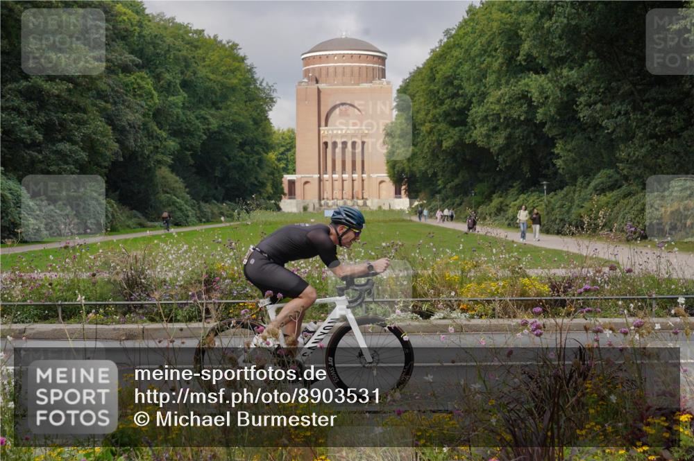 14.09.2025 - Stadtparktriathlon Michael Burmester http://msf.ph/oto/8903531 14.09.2025 10:38:03 Radfahren 642, 723, 730, 782, 804 meine-sportfotos.de