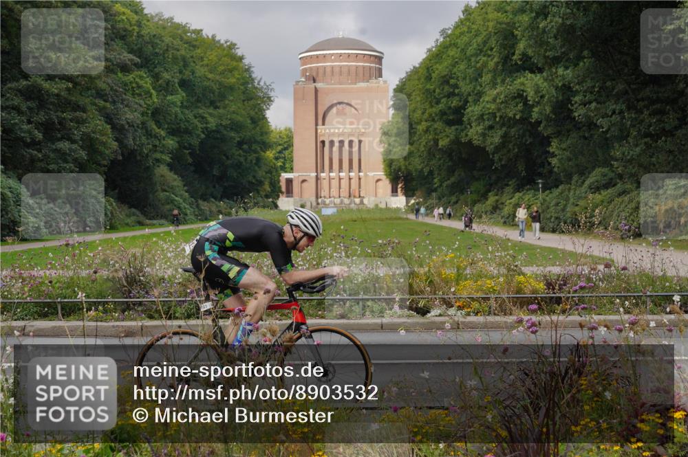 14.09.2025 - Stadtparktriathlon Michael Burmester http://msf.ph/oto/8903532 14.09.2025 10:38:04 Radfahren 642, 723, 730, 782, 804 meine-sportfotos.de