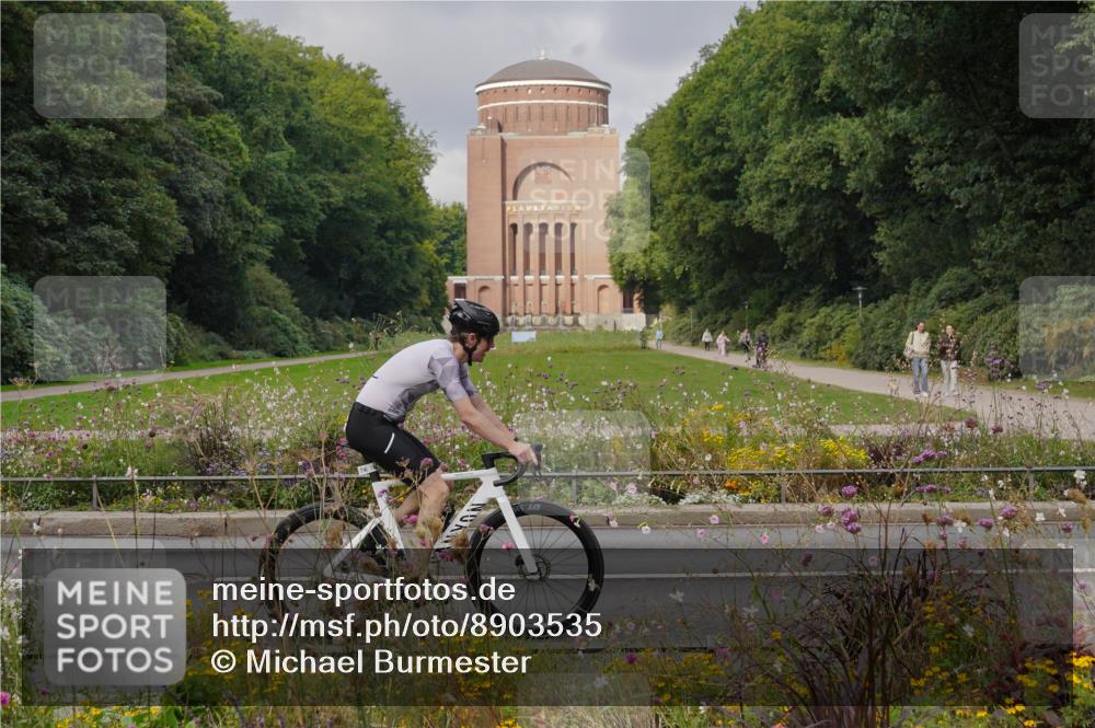 14.09.2025 - Stadtparktriathlon Michael Burmester http://msf.ph/oto/8903535 14.09.2025 10:38:14 Radfahren 705, 730, 748, 750, 759, 763, 799, 800 meine-sportfotos.de
