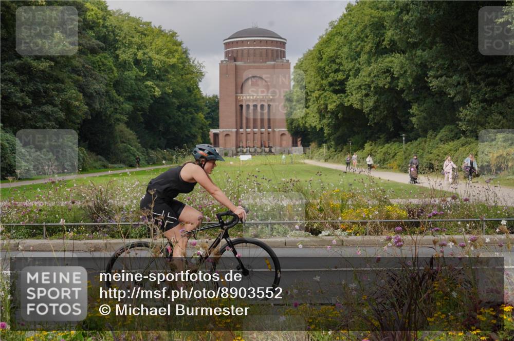 14.09.2025 - Stadtparktriathlon Michael Burmester http://msf.ph/oto/8903552 14.09.2025 10:38:58 Radfahren 581, 624, 706, 779 meine-sportfotos.de