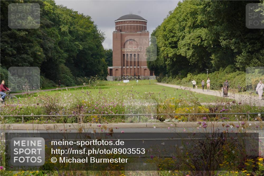14.09.2025 - Stadtparktriathlon Michael Burmester http://msf.ph/oto/8903553 14.09.2025 10:39:07 Radfahren 636, 697, 732, 786 meine-sportfotos.de