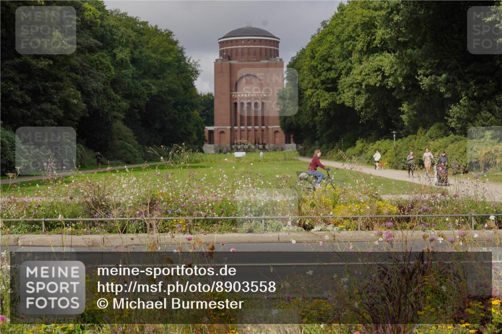 14.09.2025 - Stadtparktriathlon Michael Burmester http://msf.ph/oto/8903558 14.09.2025 10:39:10 Radfahren 636, 697, 732, 786, 801 meine-sportfotos.de