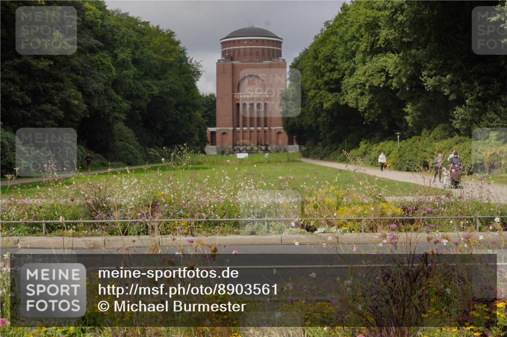 14.09.2025 - Stadtparktriathlon Michael Burmester http://msf.ph/oto/8903561 14.09.2025 10:39:12 Radfahren 636, 697, 732, 786, 801 meine-sportfotos.de