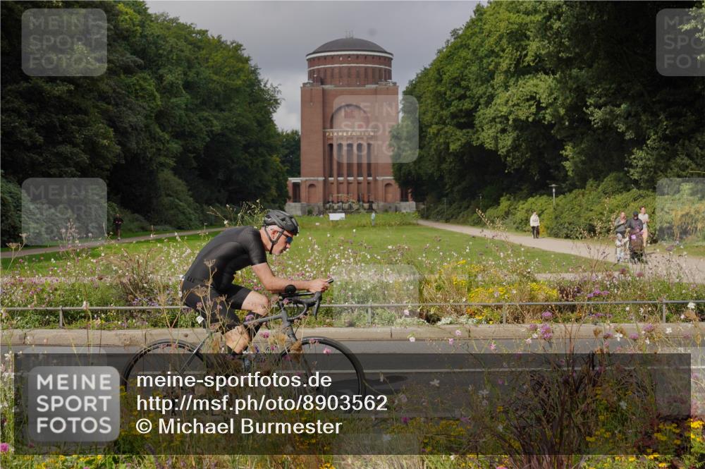 14.09.2025 - Stadtparktriathlon Michael Burmester http://msf.ph/oto/8903562 14.09.2025 10:39:13 Radfahren 636, 697, 732, 786, 801 meine-sportfotos.de