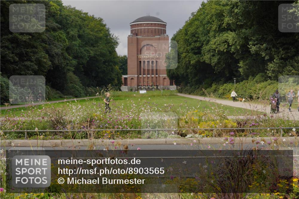 14.09.2025 - Stadtparktriathlon Michael Burmester http://msf.ph/oto/8903565 14.09.2025 10:39:16 Radfahren 515, 697, 732, 758, 786, 801 meine-sportfotos.de