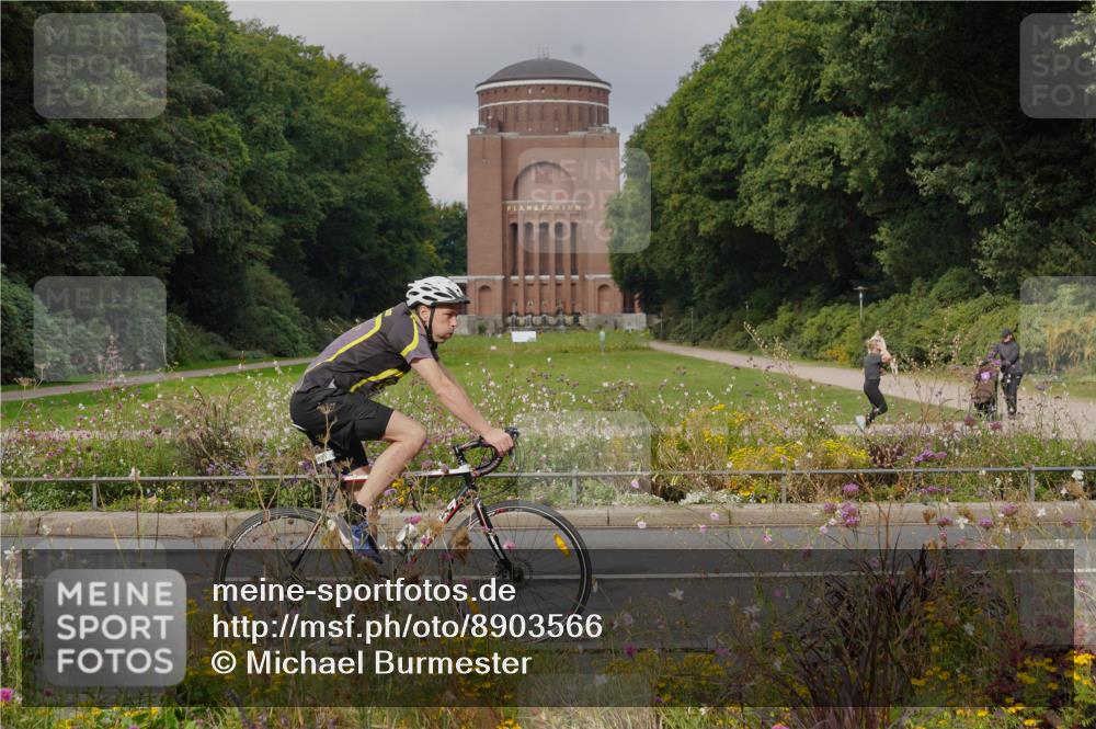 14.09.2025 - Stadtparktriathlon Michael Burmester http://msf.ph/oto/8903566 14.09.2025 10:39:19 Radfahren 515, 637, 758, 786, 801 meine-sportfotos.de