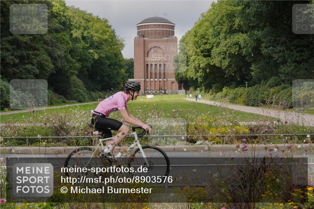 14.09.2025 - Stadtparktriathlon Michael Burmester http://msf.ph/oto/8903576 14.09.2025 10:39:57 Radfahren 647, 736, 740, 780, 790, 796 meine-sportfotos.de