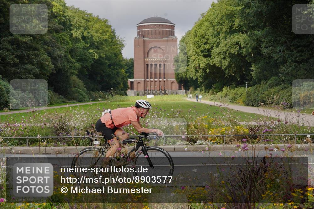 14.09.2025 - Stadtparktriathlon Michael Burmester http://msf.ph/oto/8903577 14.09.2025 10:39:59 Radfahren 647, 736, 740, 776, 780, 790 meine-sportfotos.de