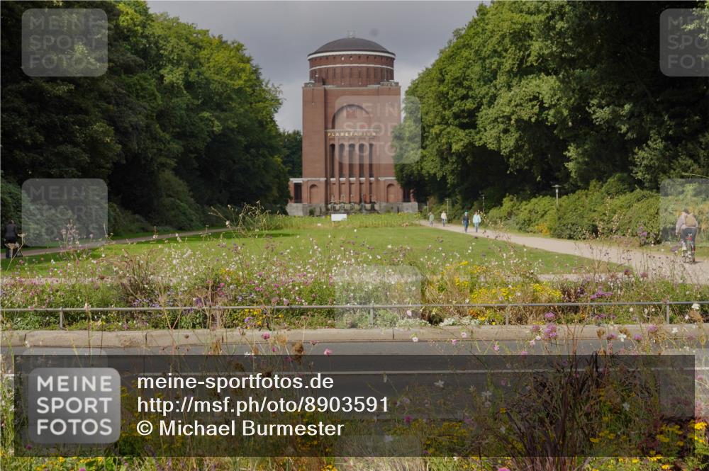 14.09.2025 - Stadtparktriathlon Michael Burmester http://msf.ph/oto/8903591 14.09.2025 10:40:19 Radfahren 626, 712, 714, 818 meine-sportfotos.de